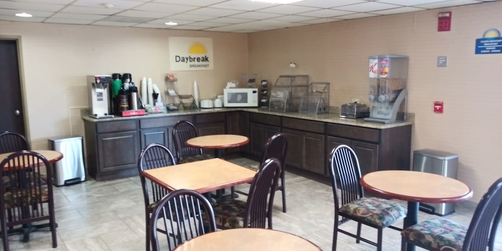 Days Inn by Wyndham Morehead - photo 18