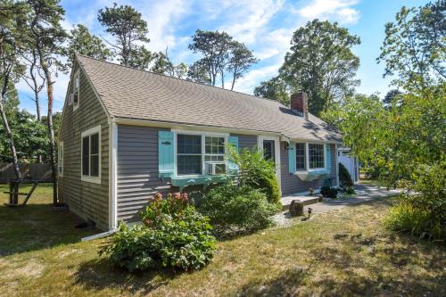 Peace and Quiet & Spacious Back Deck - carbon neutral hotel in Wellfleet