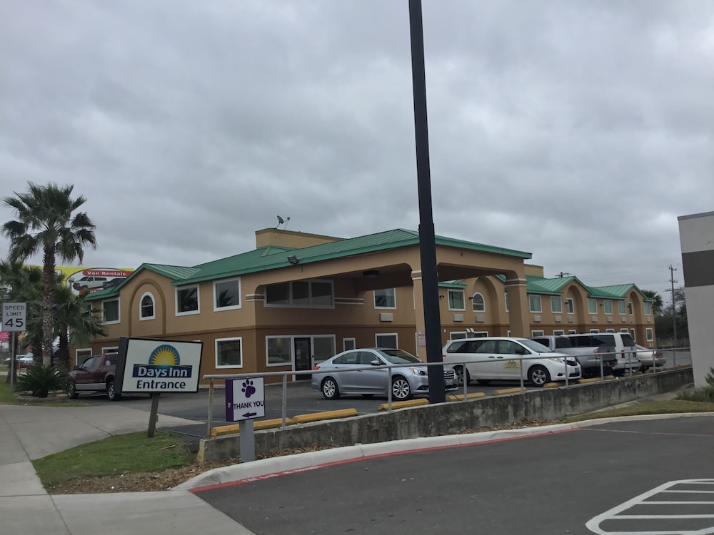 Days Inn by Wyndham San Antonio Airport - photo 42