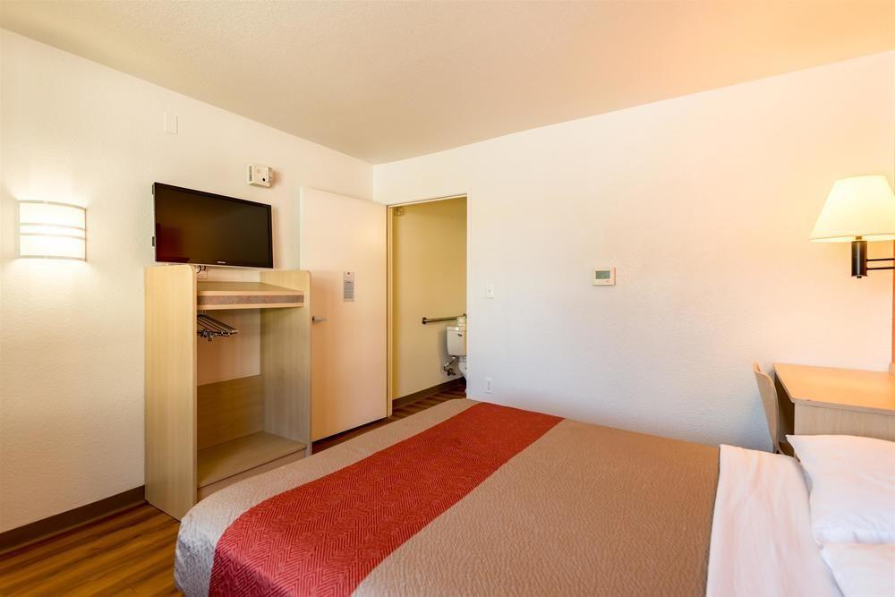 Motel 6 Reno NV Virginia Plumb - photo 11