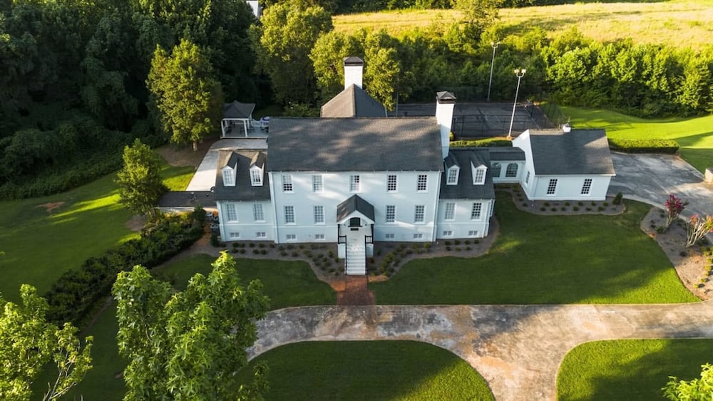 Private Resort Lake Lanier Paradise — Gainesville