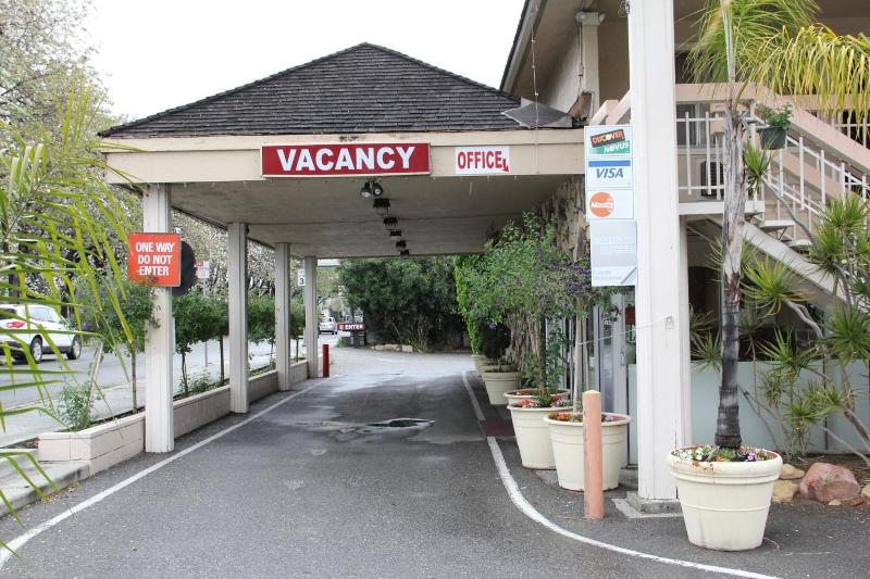 Caravelle Inn Suites - photo 24