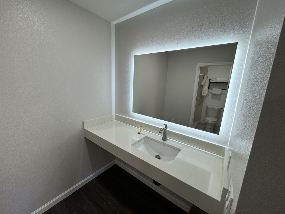 Deep Creek Motel - photo 11