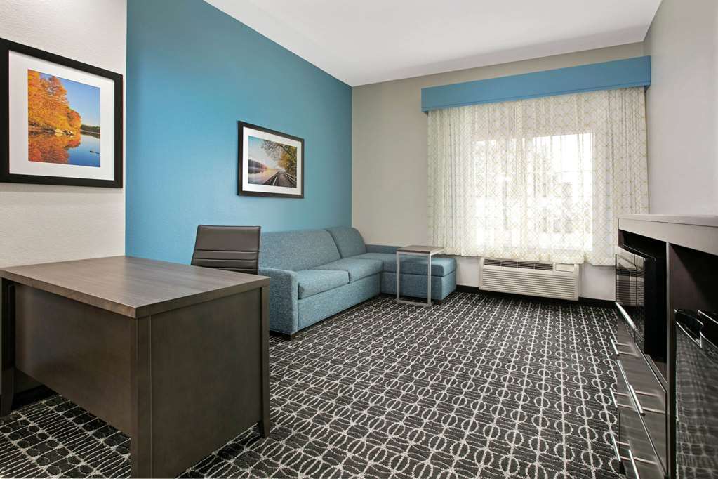 La Quinta Inn & Suites by Wyndham Sulphur Springs - photo 22