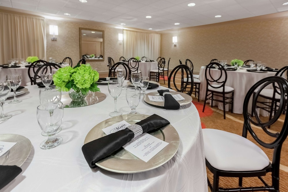 Hilton Garden Inn Pittsburgh University Place - photo 32