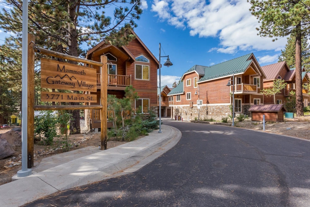 Mammoth Gateway Village 11 — 4-Star Luxury Hotel in Mammoth Lakes, United States