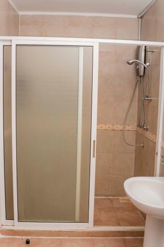 Elegant 1 BR near Westgate Mall