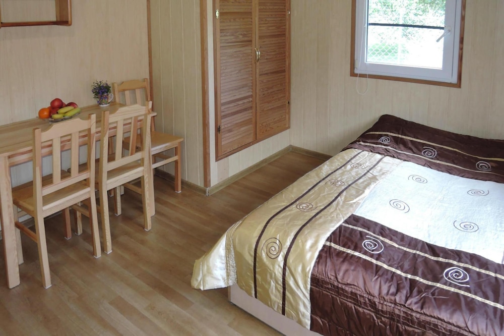 Bungalows in Wrzosowo The Bird's Cage for 4 Persons — hotel in Kamien Pomorski