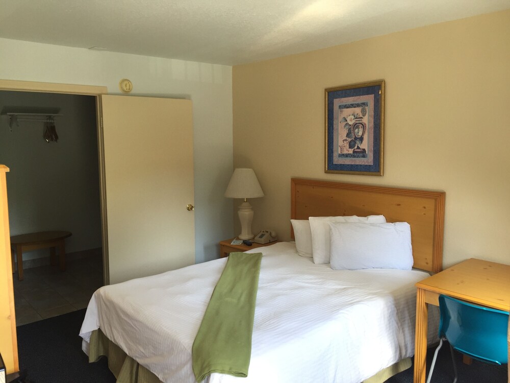 Bay Inn and Suites at Seaworld - photo 17