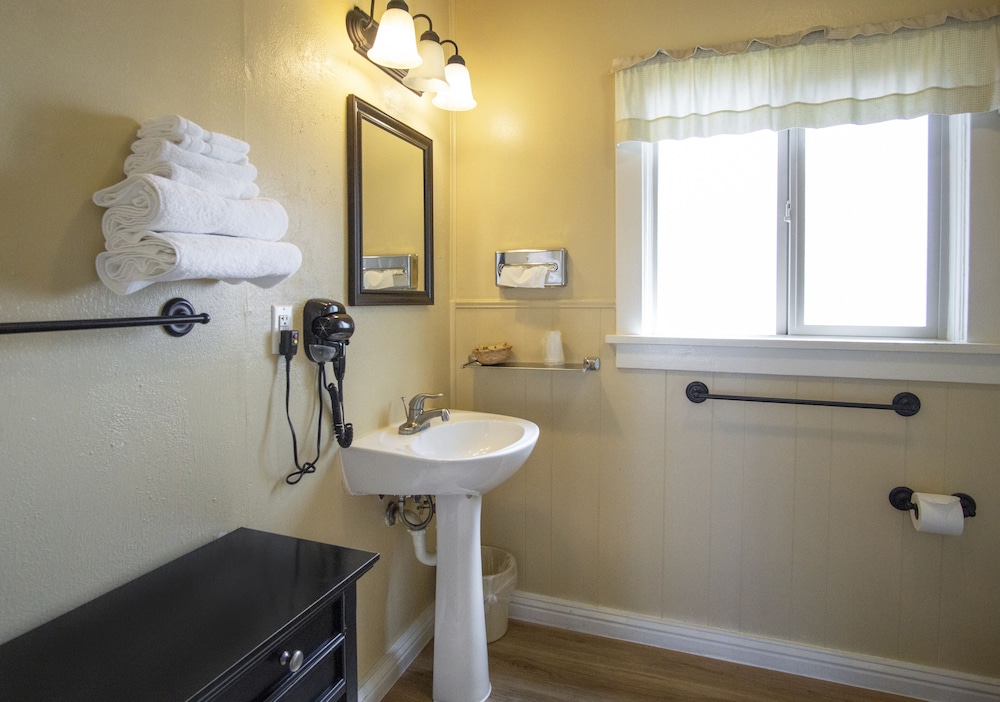Green Gables Motel & Suites - photo 51