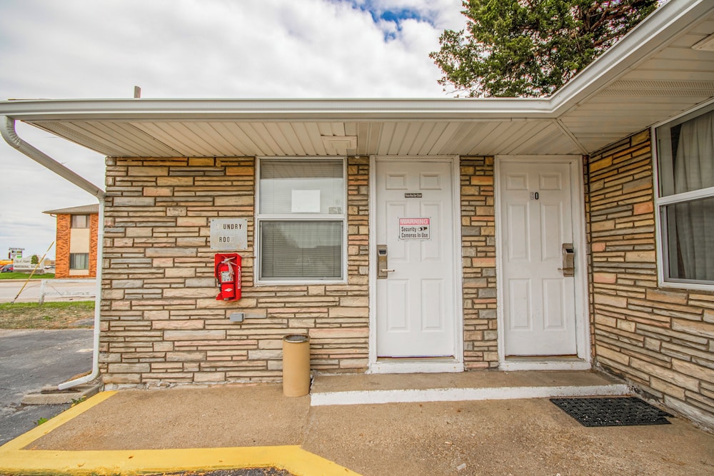 OYO Travelier Motel - photo 84