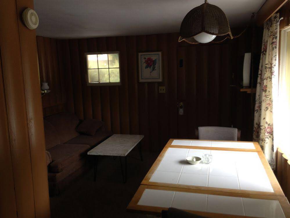 Amber Lantern Motel - photo 13