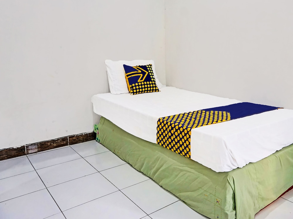 OYO Life 91896 Kost Bu Dewi Syariah in Pasuruan, Indonesia