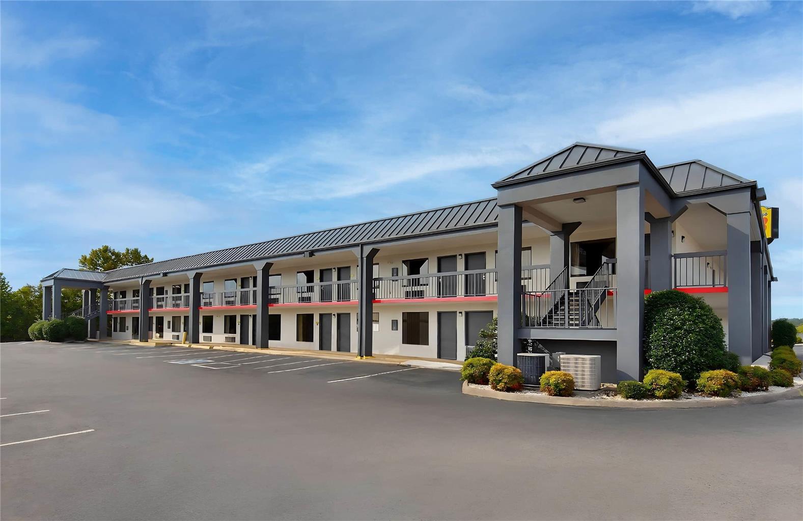 Super 8 by Wyndham Bulls Gap Greeneville Area in Chillicothe, United States