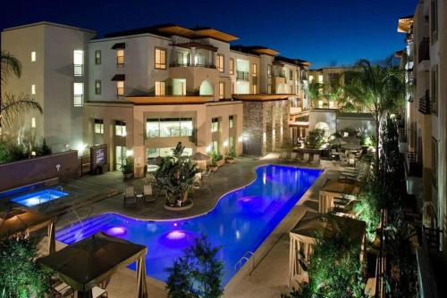 Woodland Hills Luxury Apt 2 bed CA — 4-Star Luxury Hotel in Los Angeles, United States