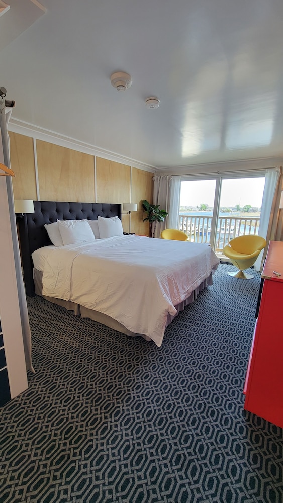 The Hotel at Cape Ann Marina - photo 14