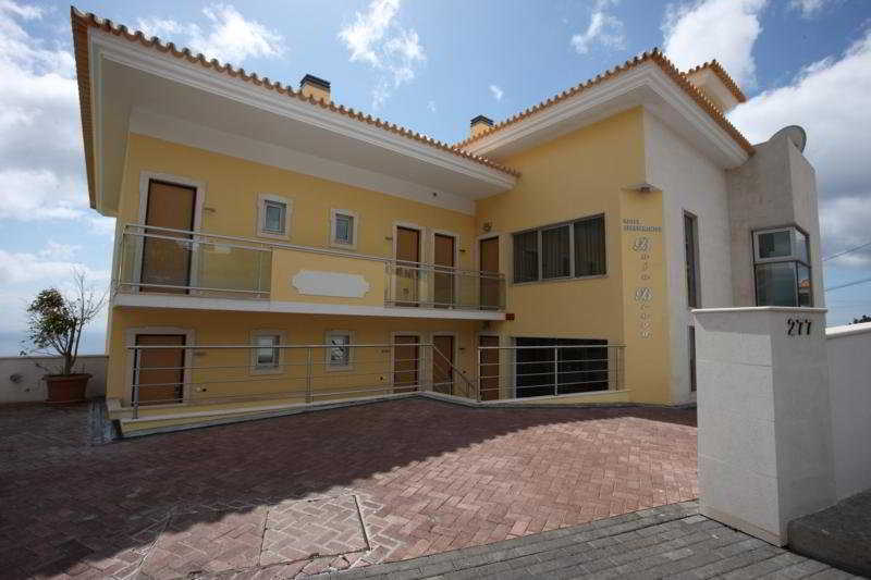 Hotel Apartamentos Baia Brava — 4-Star Luxury Hotel in Santa Cruz, Portugal