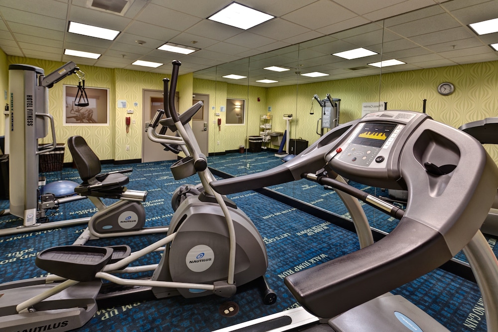 Holiday Inn Express & Suites Wichita Northwest Maize K 96 - photo 12
