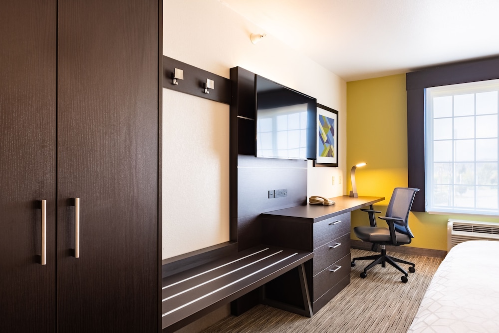 Holiday Inn Express & Suites Evanston By IHG - photo 30