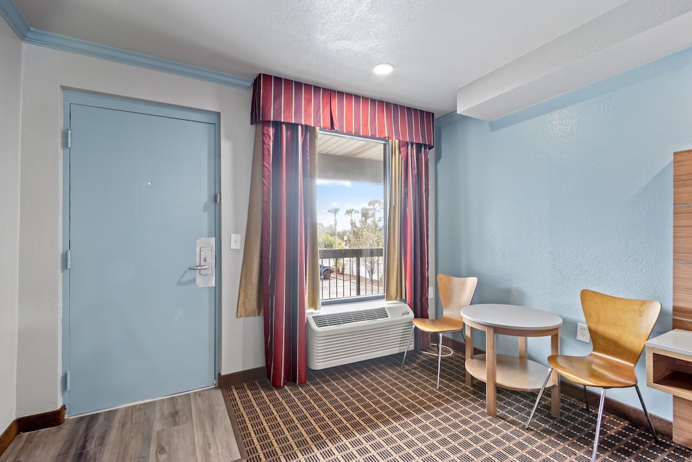 Regency Inn Near Boardwalk & Hurlburt Field - photo 13