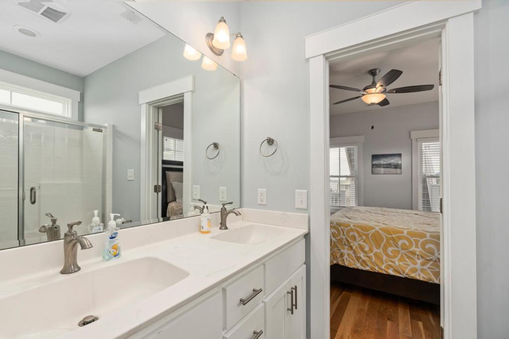 Coast is Clear by Oak Island Accommodations - photo 7