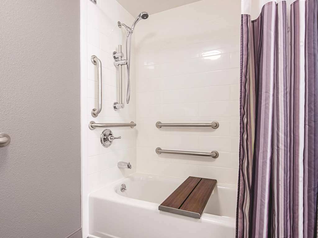 La Quinta Inn & Suites by Wyndham Portland DT Maine Med - photo 31
