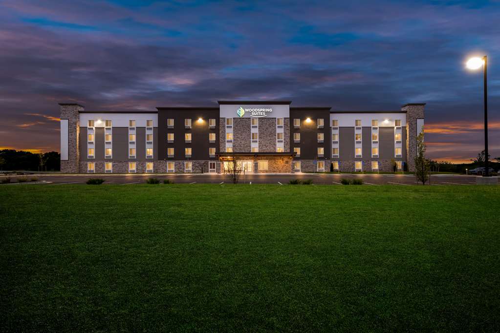 Woodspring Suites Kansas City Airport - photo 3