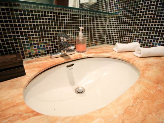 Shenhua Business Hotel Parking Lot in Jinhua, People's Republic of China