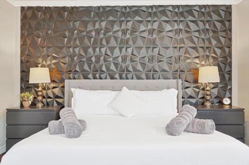 Immaculate 5BR 2 5BA Holiday Home with Pool — 4-Star Luxury Hotel in Irving, United States