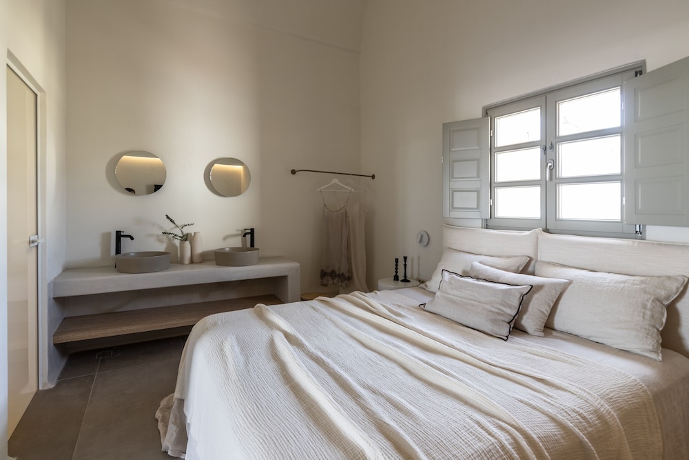 Frescoes Luxury Suites — Mesaria — photo 3
