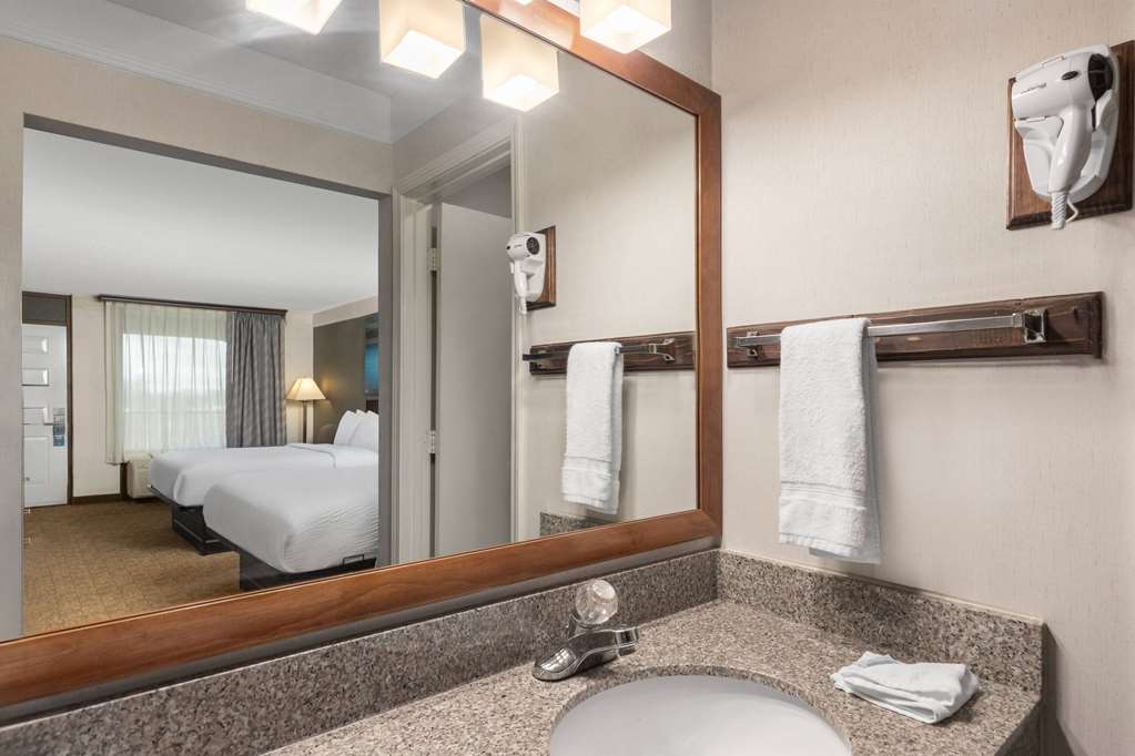 Days Inn by Wyndham Columbia Kentucky - photo 33