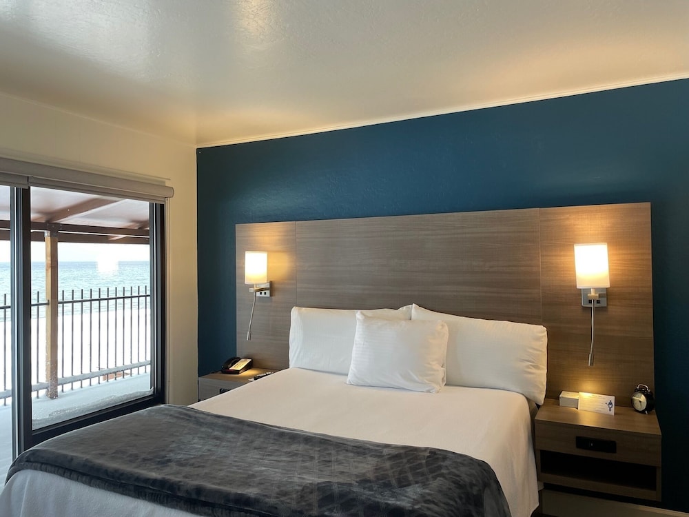Crown Motel and Family Resort - photo 21