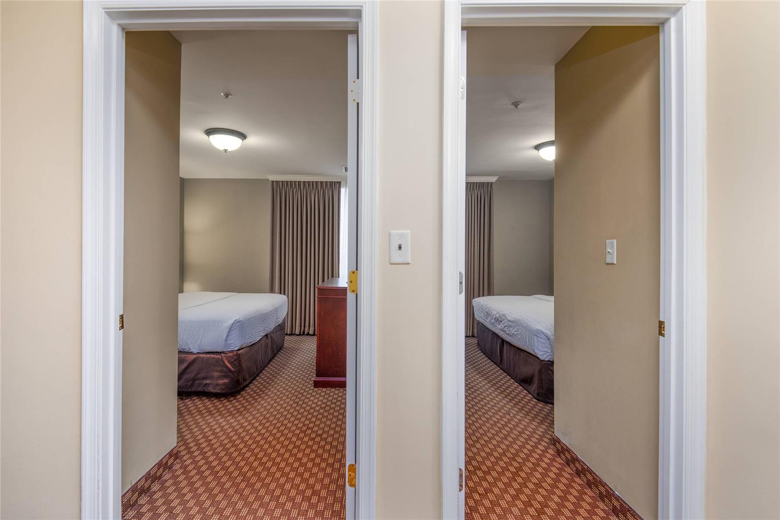 Arlington Court Suites a Clarion Collection Hotel - photo 21