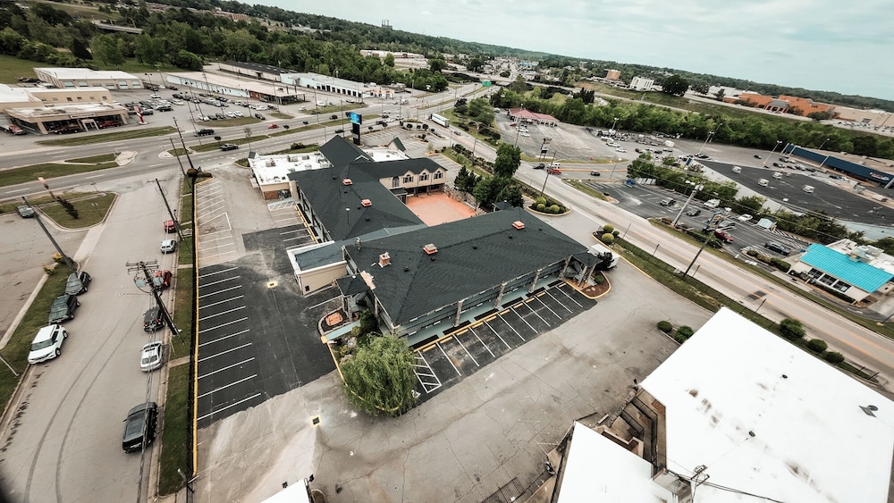 Riverside Inn & Suites by OYO Danville Ceaser Casino - photo 73
