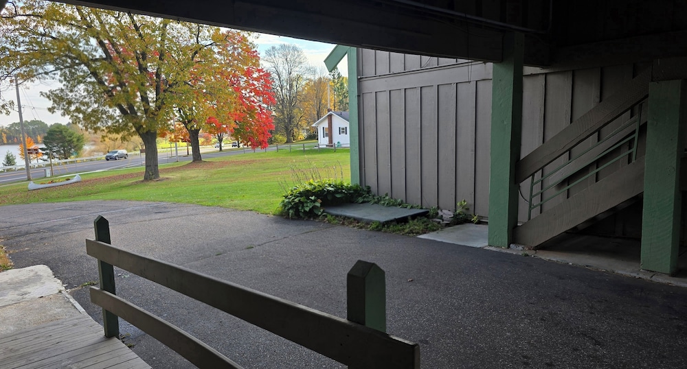 Timber Inn - photo 2