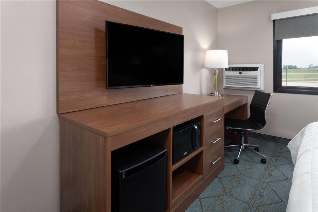 Baymont by Wyndham Oshkosh Airport - photo 27