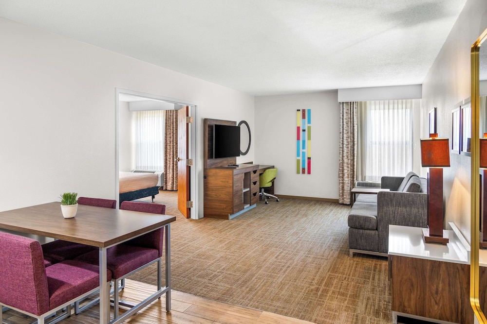 Hampton Inn Grand Rapids North - photo 14