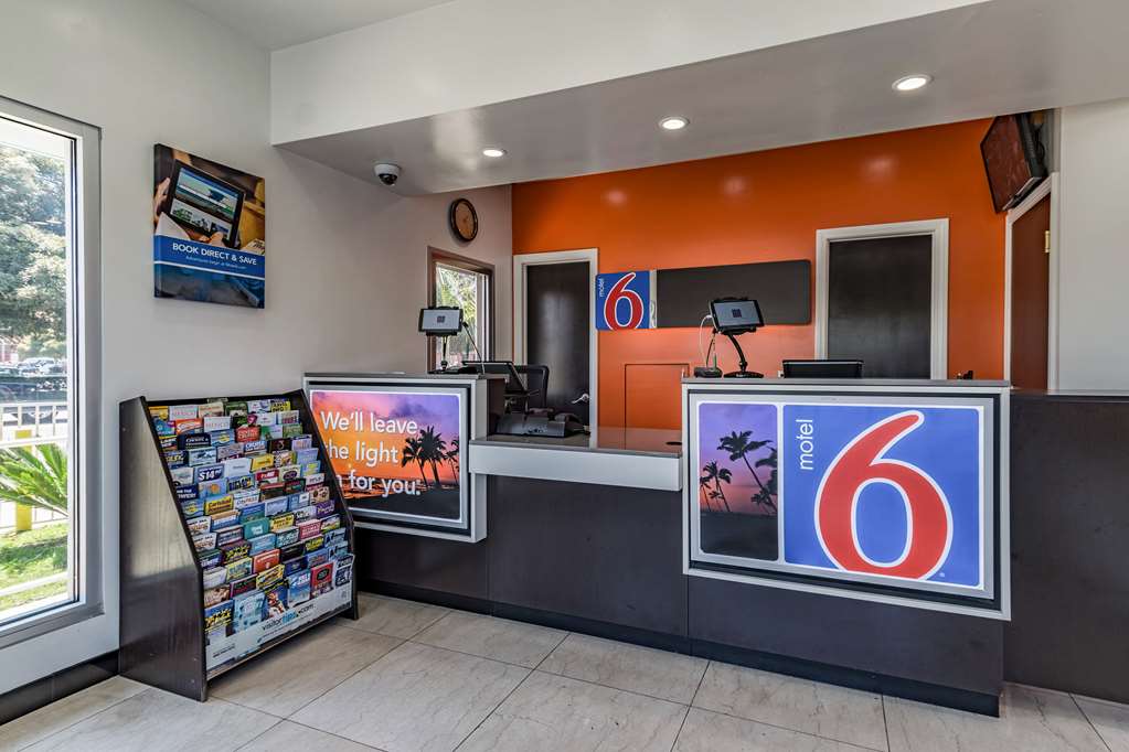 Motel 6 - photo 20