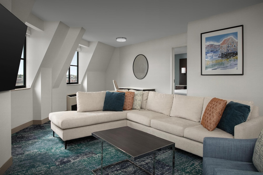 Hilton Garden Inn Portsmouth Downtown - photo 18