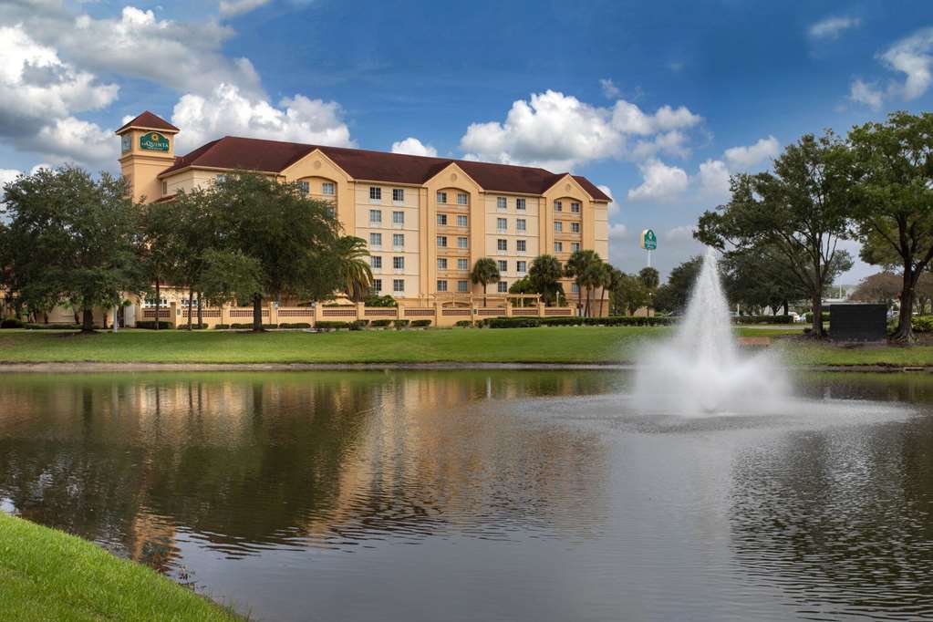 La Quinta Inn & Suites by Wyndham Jacksonville Butler Blvd - photo 3