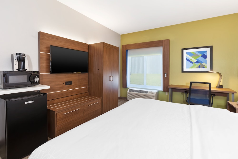 Holiday Inn Express & Suites Three Rivers by IHG - photo 7