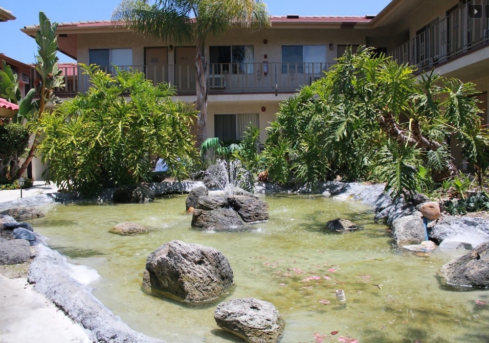 California Suites Hotel - photo 20