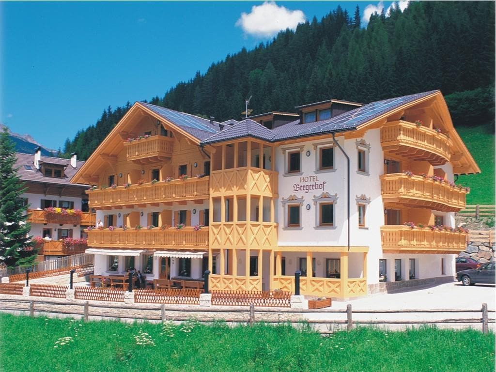 Almhotel Bergerhof - carbon neutral hotel in Sarentino