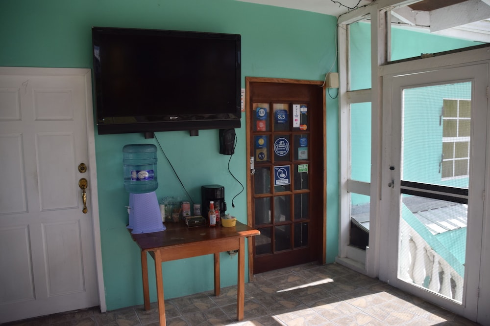 Bamboleo Inn Belize — Belize City — photo 3