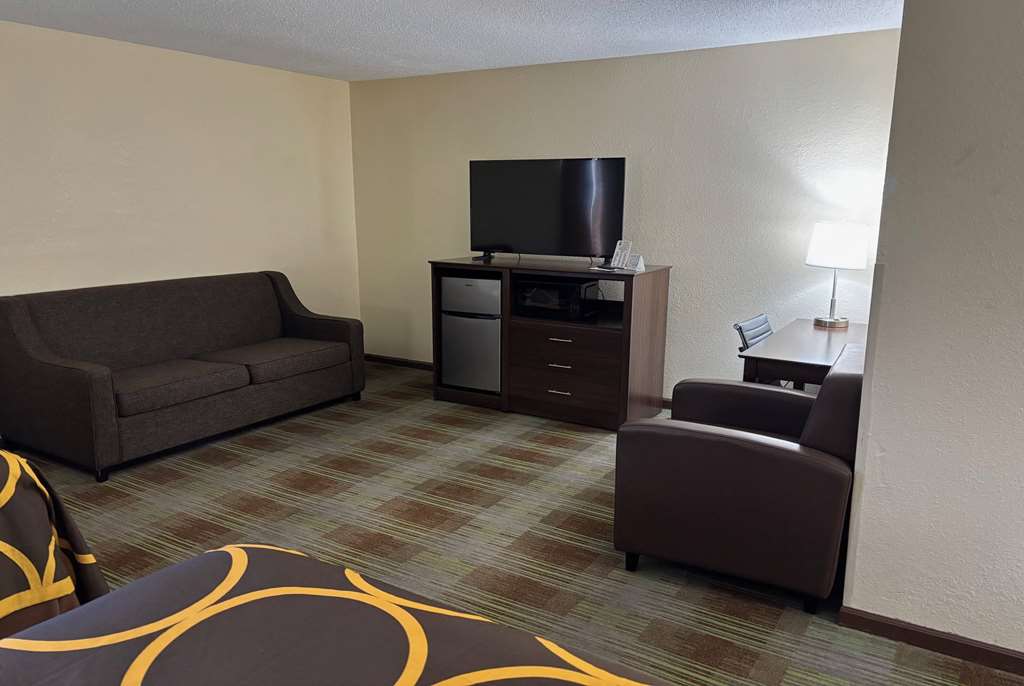 Super 8 by Wyndham Lincoln - photo 9