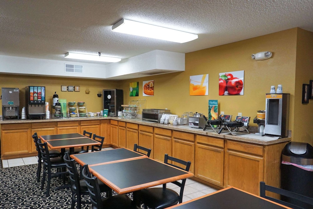 Quality Inn & Suites Watertown near Prairie Lakes Ice Arena - photo 66