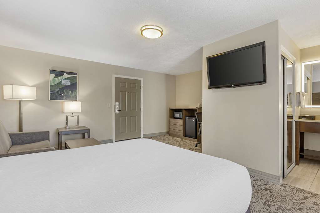 Best Western Plus Grand Manor Inn - photo 35