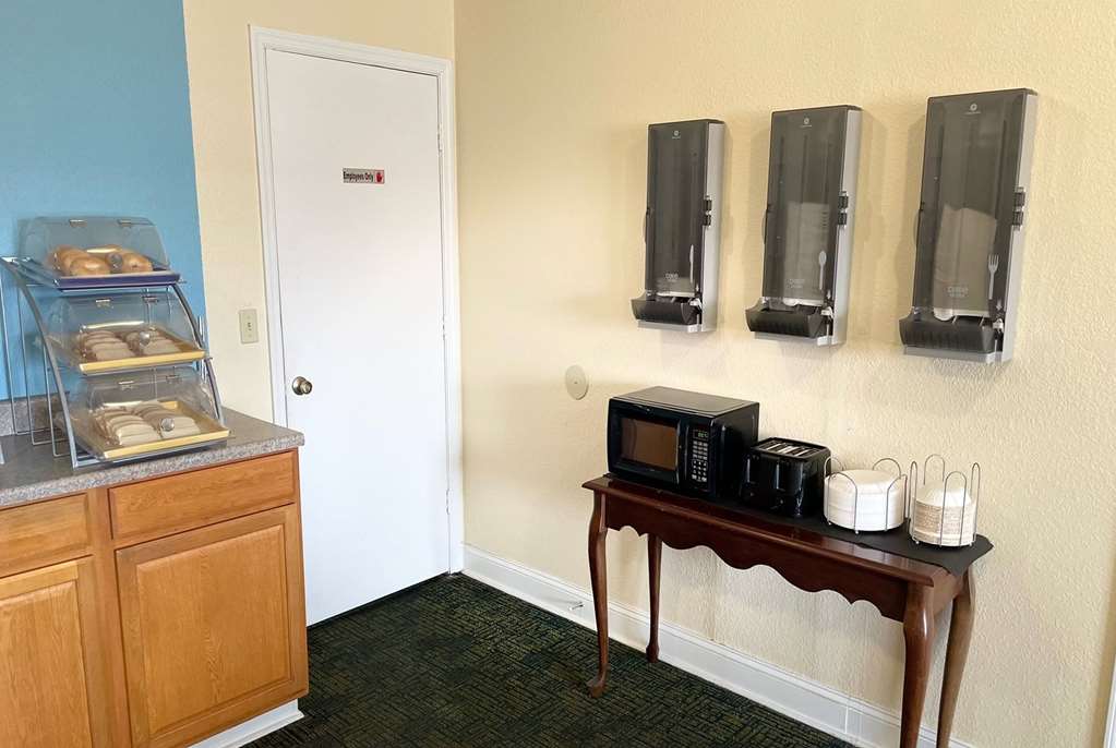 Days Inn by Wyndham Hannibal - photo 10