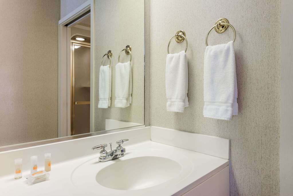 Days Inn by Wyndham Yadkinville - photo 10