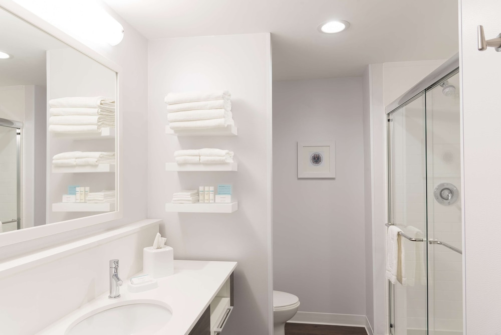 Hampton Inn & Suites Chicago Schaumburg - photo 17